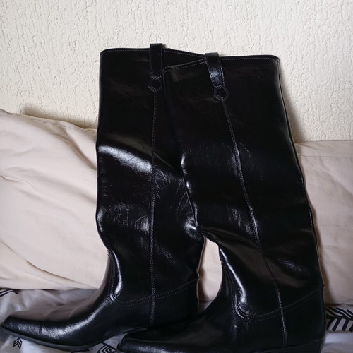 H&M black boots size 40 like new, knee-high with low heel