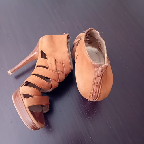 Stuart Weitzman Strappy Suede Heeled Sandals used, tan cognac, size 39