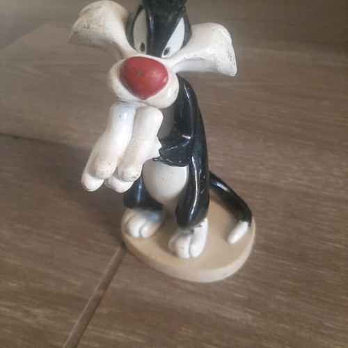 Looney Tunes figure like new