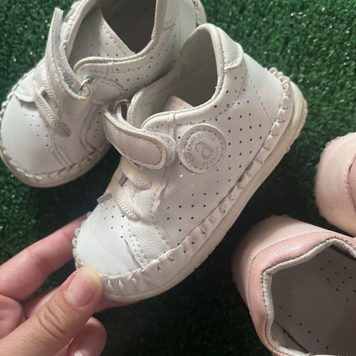 Apawwa baby leather barefoot shoes and sandals size 20 used