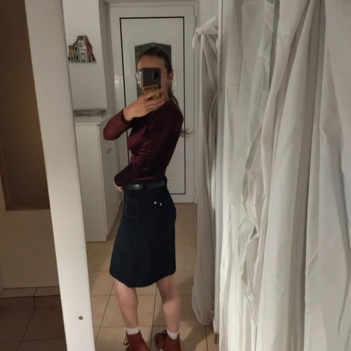 Black velvet pencil skirt like new, size M/L