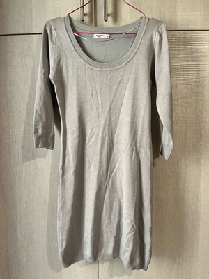Pink Woman blouse medium gray like new with 3/4 sleeves