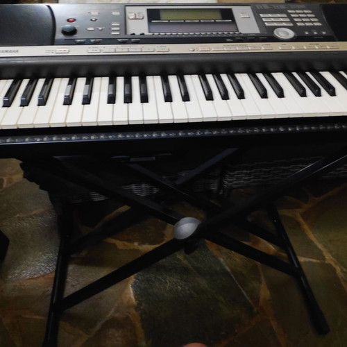 Yamaha Psr 640 Arranger Synthesizer Workstation 61-Key Keyboard used
