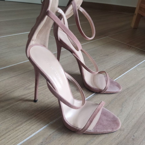 Giuseppe Zanotti sandals size 38 like new, beige pink