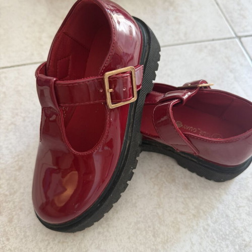 Mary Jane children's shoes size 26, shiny burgundy patent leather, like new
