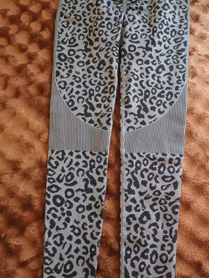Women’s yoga pants with leopard print and elastic waistband like new, size S, ciel