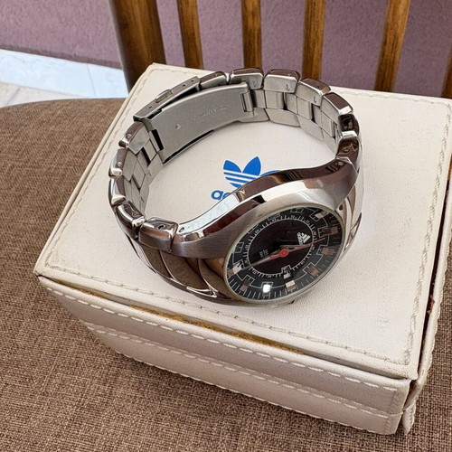 Adidas ADP1106 vintage men's wristwatch, black and silver
