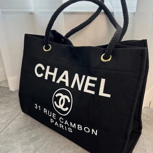Chanel shoulder bag new, black and white, 35x25cm