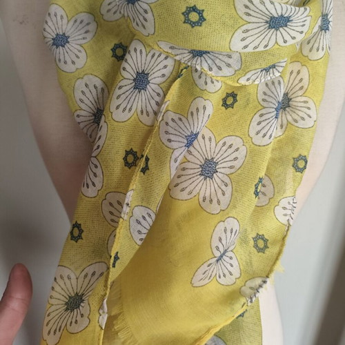 Scarf yellow with spring floral pattern like new, 180x90 cm
