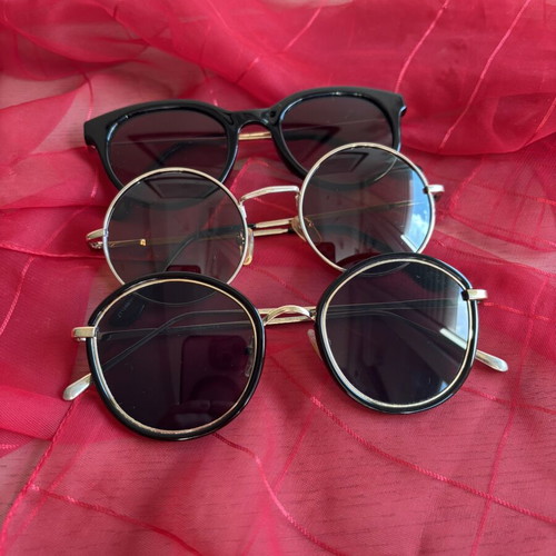 Women's sunglasses used, black and brown colors