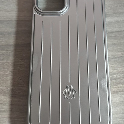 Rimowa style iPhone case, silver, compatible with iPhone 14 Plus and 15 Plus