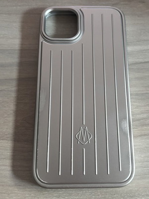 Rimowa style iPhone case, silver, compatible with iPhone 14 Plus and 15 Plus