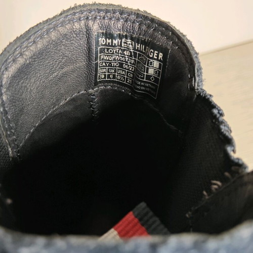 Tommy Hilfiger black leather boots like new