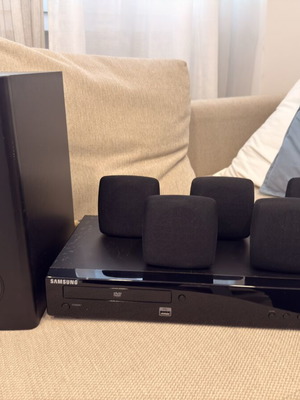 Samsung HT-Z120T домашно кино система употребявана, 5.1 говорители с FM радио