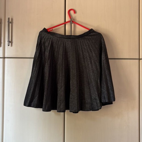 Zini women's skirt size M like new, black and silver
