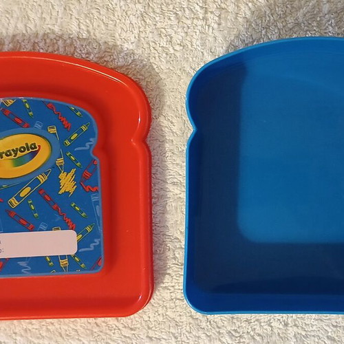 Crayola Kids' Sandwich Container new, 12x12.5x4 cm