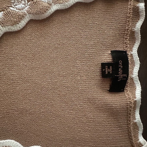 Beige knitted women's blouse L with white embroidered flowers and pearl