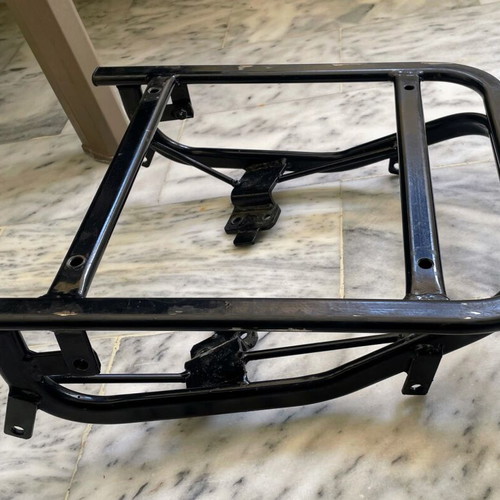 Delivery rack used with tilt mechanism and free anti-theft locks