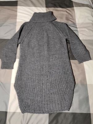 Knitted warm dress like new, one size, gray