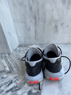 Αθλητικά Under Armour μεταχειρισμένα, νούμερο 38, μαύρα unisex