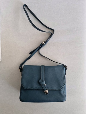 Carpisa crossbody bag used, green