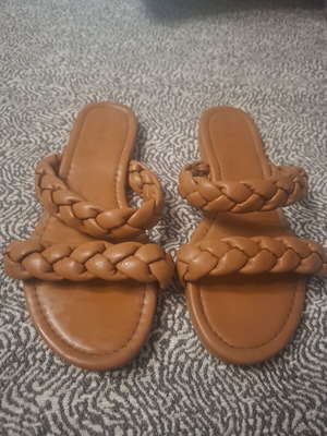 Women's slippers used, tan color, size 38