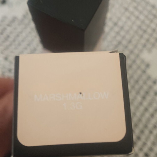 HUDA BEAUTY Concealer new, shade Marshmello