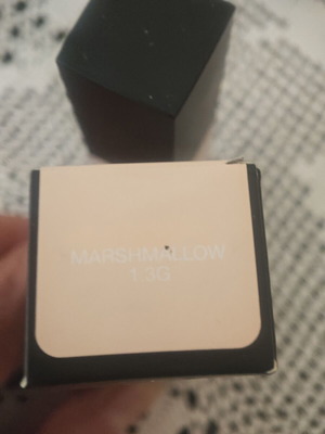 HUDA BEAUTY Concealer new, shade Marshmello
