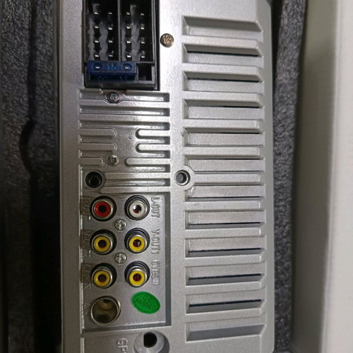 2Din car stereo like new with Greek menu, mounting base and frame