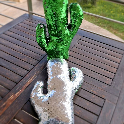 Sequin pillows like new, pack