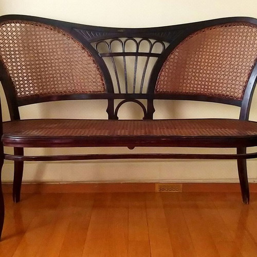 Gebrüder Thonet Settee like new, bent beech wood, Wien design