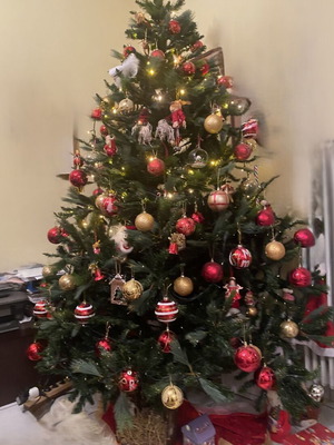 Christmas tree like new, 1.80m tall with dense foliage