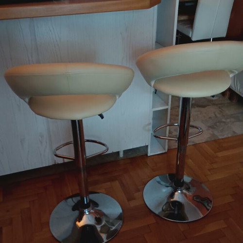 Bar stools set of 3, almost like new, light beige color
