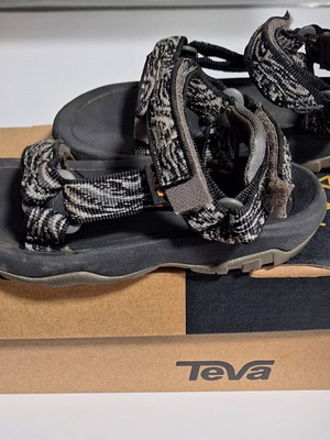 Teva kids sandals size 24/25, black