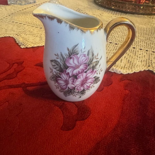 Vintage milk jug like new with beautiful design