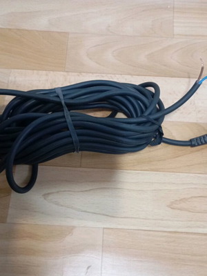 Electric wire 7 meters with plug used, 2000 watt load capacity