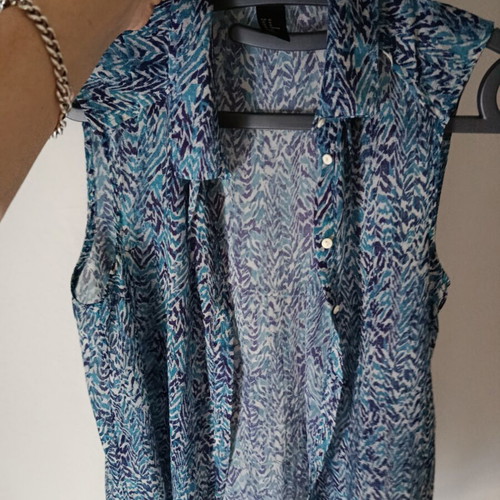 H&M sleeveless sheer shirt multicolor, like new