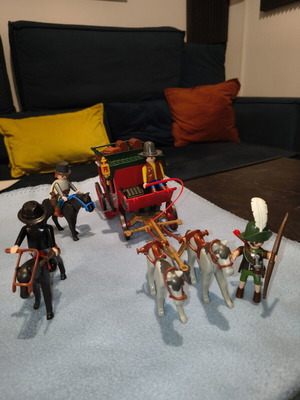Playmobil Wild West Wagon like new with figures and accessories