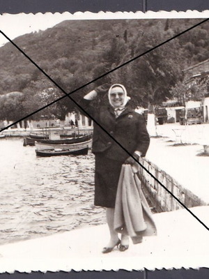 Λευκάς Λευκάδα Βασιλική Λευκάδος Πορτρέτο στην Προκυμαία Πάσχα 1965 Μεταχειρισμένη φωτογραφία