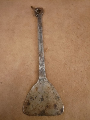 Παραδοσιακή ξύστρα σκάφης ζυμαριού μεταχειρισμένη