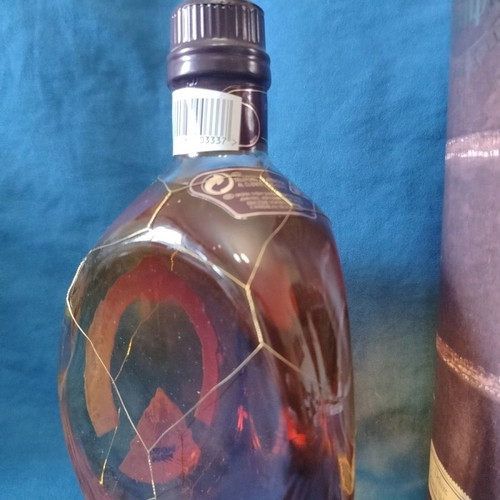 Dimple 15 Deluxe Scotch whisky with collectible book-shaped case new