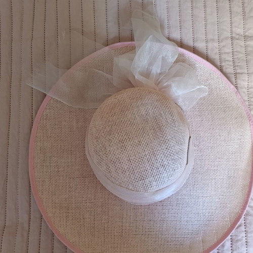 Hat pink with bow tulle like new