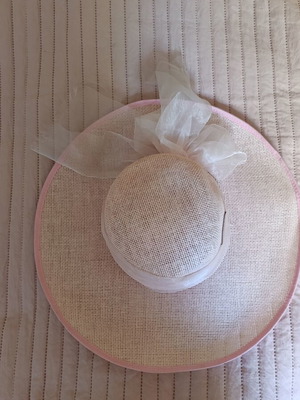 Hat pink with bow tulle like new