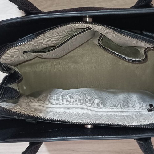 Black shoulder bag like new, medium size with side pockets