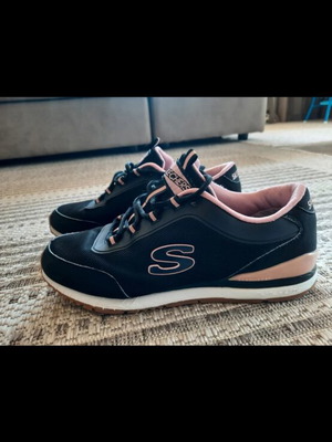 Skechers αθλητικά σαν καινούργια, νούμερο 41, φαρδιά γραμμή