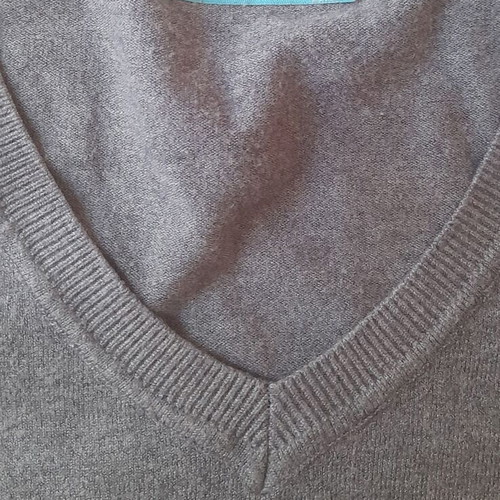 Women's gray pullover like new, size medium to small