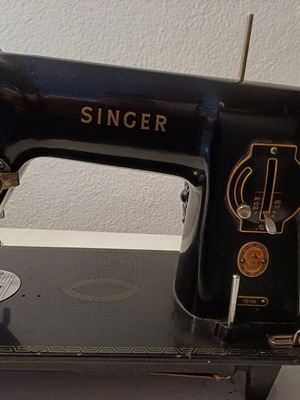 Singer 191M ραπτομηχανή, μετασκευασμένη σε ηλεκτρική με βαλιτσάκι