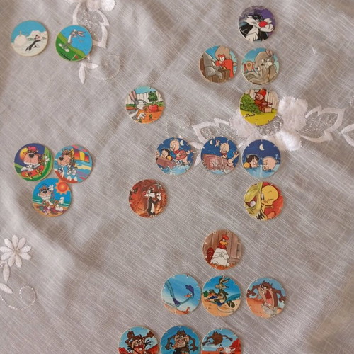 Tasty tops collectible caps like new, pack of 28 from 1995