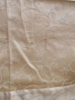 Yellow gold tablecloth with tassels like new 82x82 cm