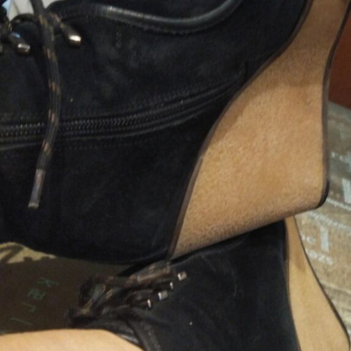 Women's black ankle boots like new, suede with fur lining